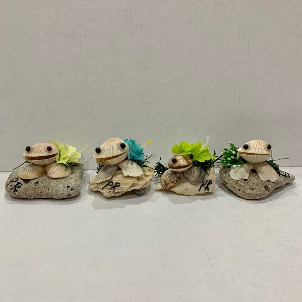 Hand Made in Puerto Rico Adorable Clam Figures